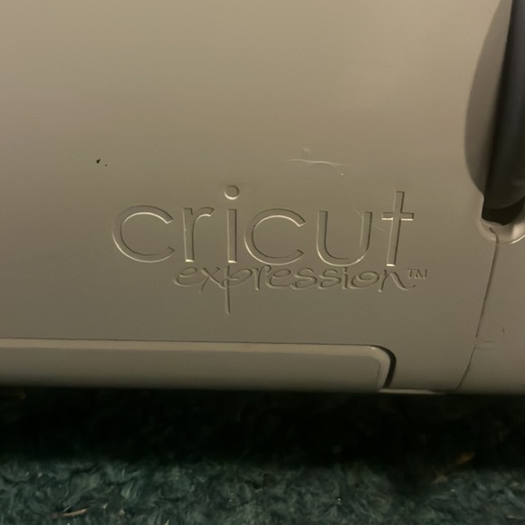Cricut Expression vinyl cutting machine - Picture 2 of 4
